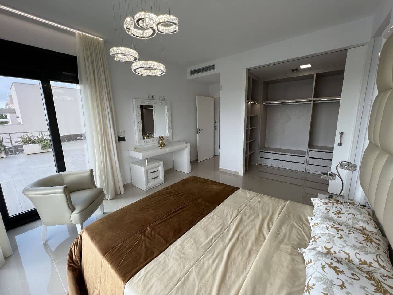 5 slaapkamer Villa te koop in San Miguel de Salinas - € 849.000 (Ref: 9155709)