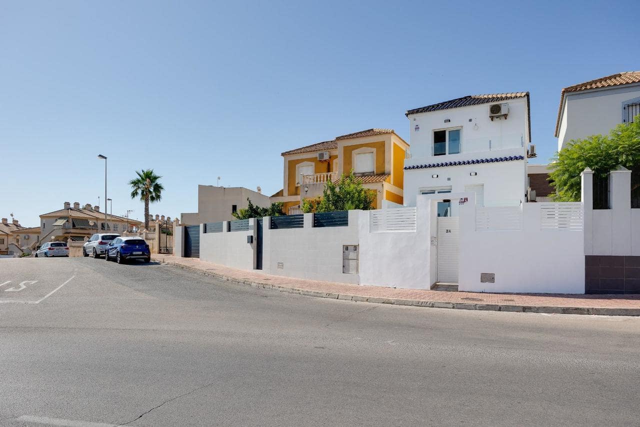 2 quarto Moradia para venda em Torrevieja com piscina - 290 000 € (Ref: 9155721)