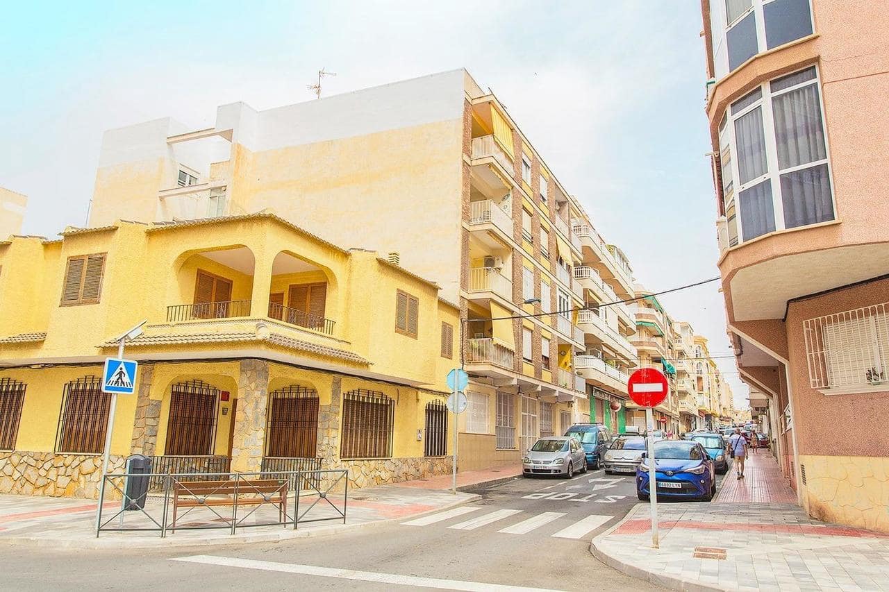 Apartamento de 3 habitaciones en Torrevieja en venta - 200.000 € (Ref: 9155729)