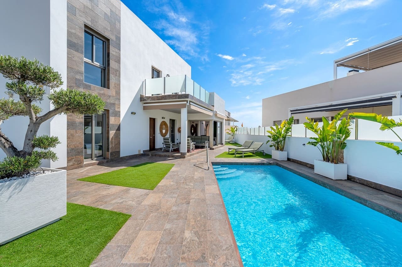 3 bedroom Villa for sale in Orihuela Costa - € 475,000 (Ref: 9155744)