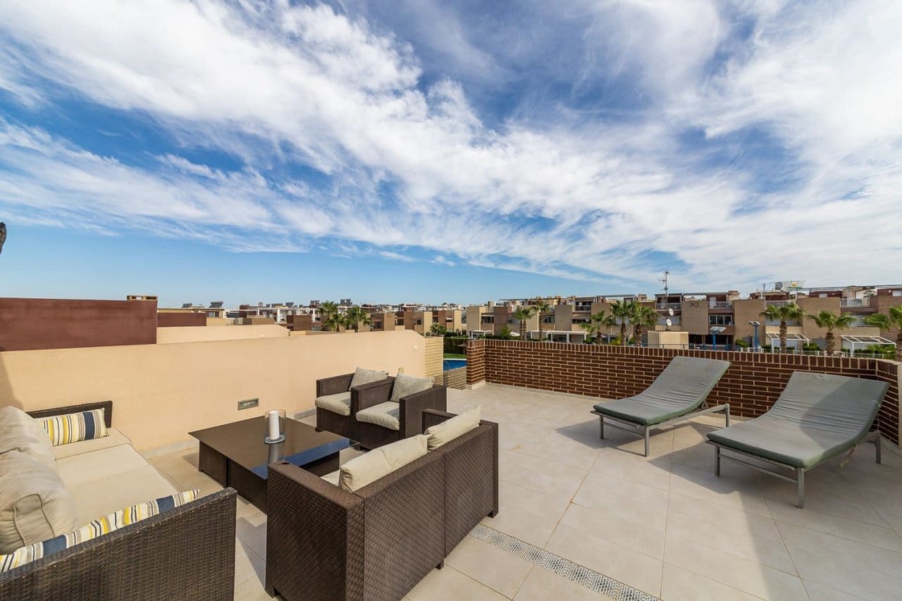 3 sypialnia Dom na sprzedaż w Torrevieja z basenem - 340 000 € (Ref: 9155751)