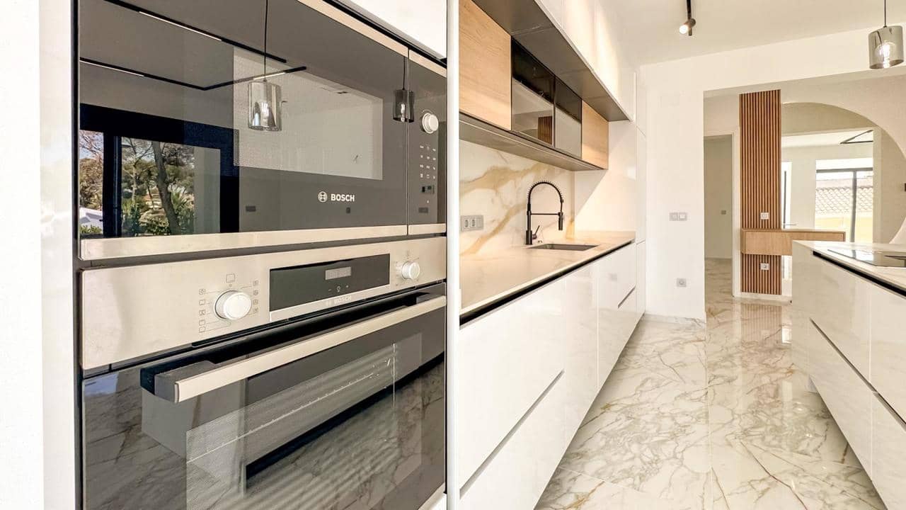 4 soveværelse Villa til salg i Torrevieja med swimmingpool - € 995.000 (Ref: 9155812)