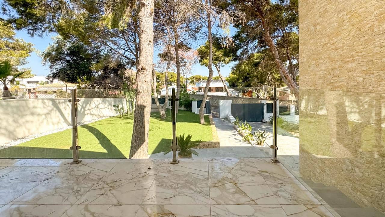 4 soveværelse Villa til salg i Torrevieja med swimmingpool - € 995.000 (Ref: 9155812)