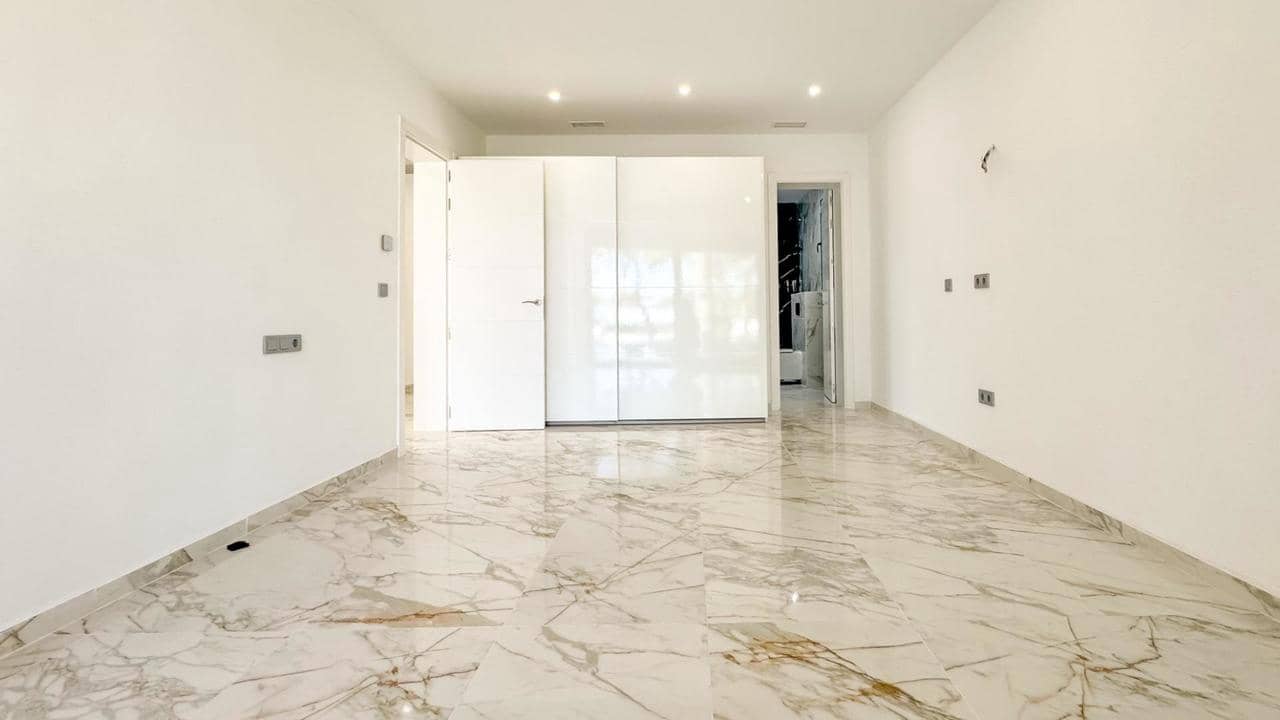 4 soveværelse Villa til salg i Torrevieja med swimmingpool - € 995.000 (Ref: 9155812)