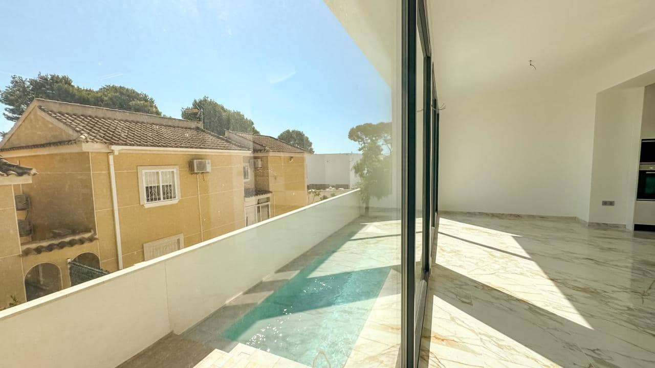 4 soveværelse Villa til salg i Torrevieja med swimmingpool - € 995.000 (Ref: 9155812)