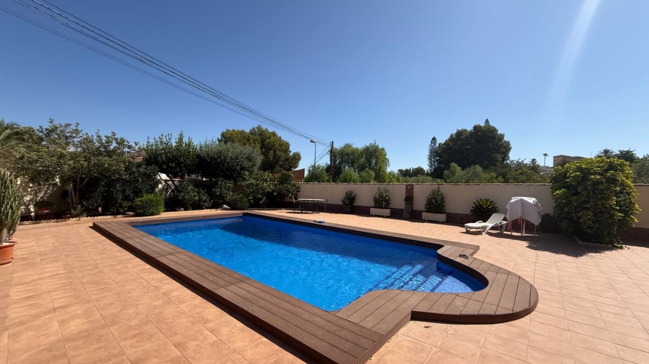 7 bedroom Villa for sale in Torrevieja - € 930,000 (Ref: 9155828)