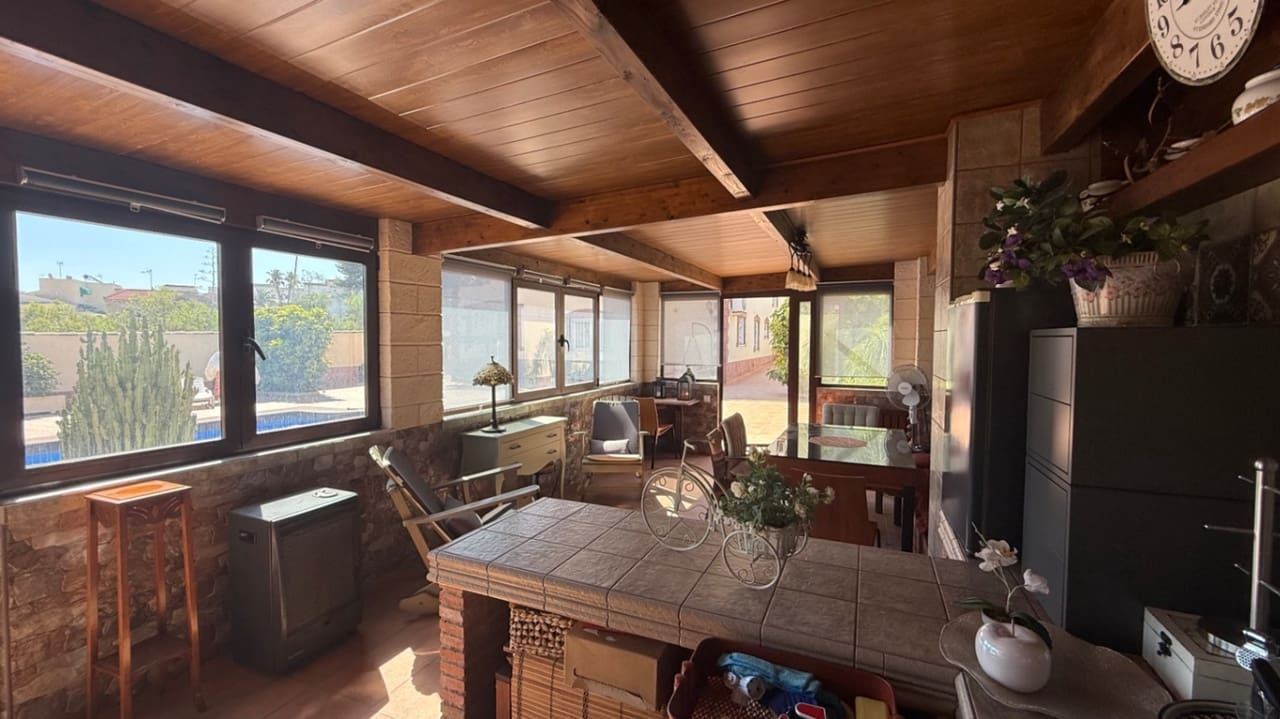 7 bedroom Villa for sale in Torrevieja - € 930,000 (Ref: 9155828)