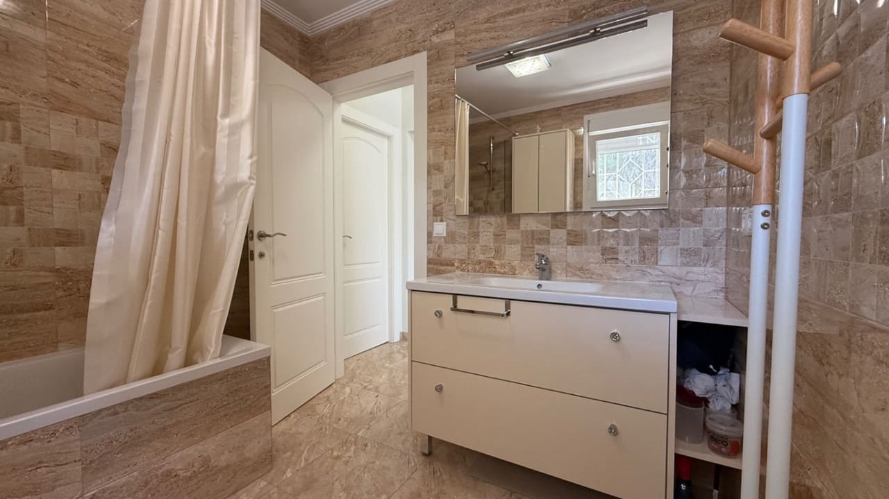 7 bedroom Villa for sale in Torrevieja - € 930,000 (Ref: 9155828)