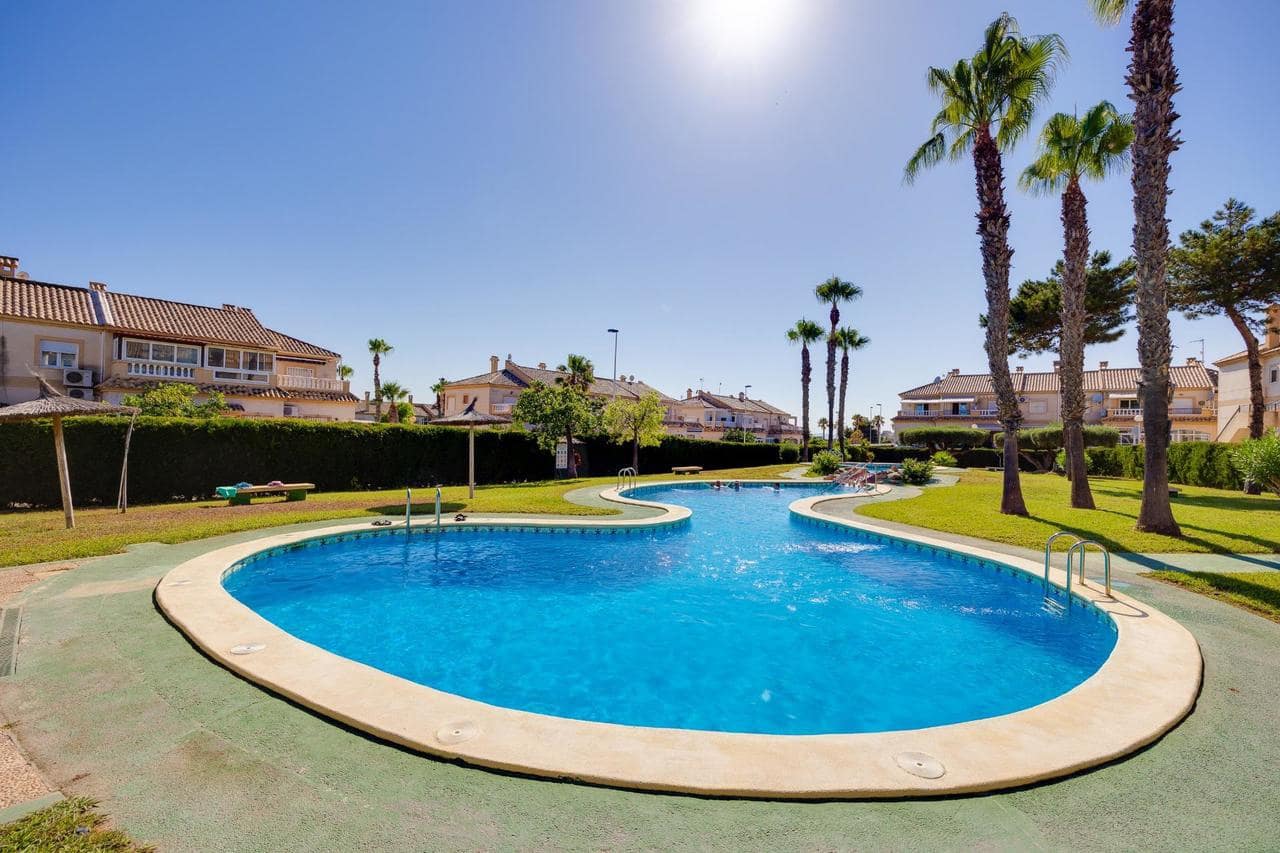 2 soverom Bungalow til salgs i Torrevieja med svømmebasseng - € 127 560 (Ref: 9155858)