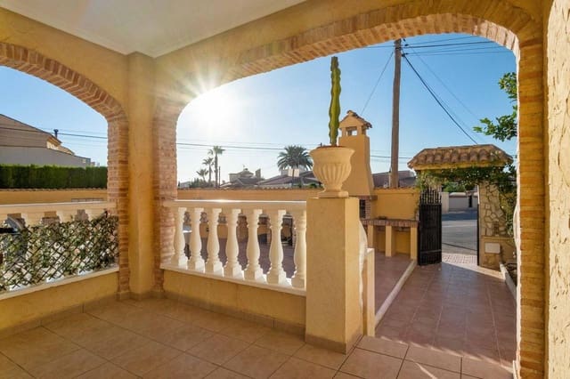5 Zimmer Villa zu verkaufen in Dehesa de Campoamor, Orihuela mit Pool - 350.000 € (Ref: 9155866)
