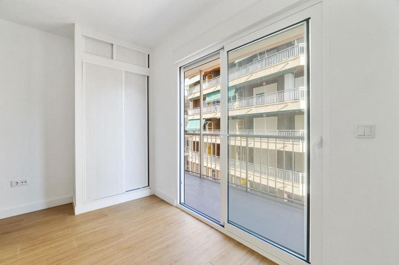 4 sypialnia Apartament na sprzedaż w Torrevieja - 379 000 € (Ref: 9155911)