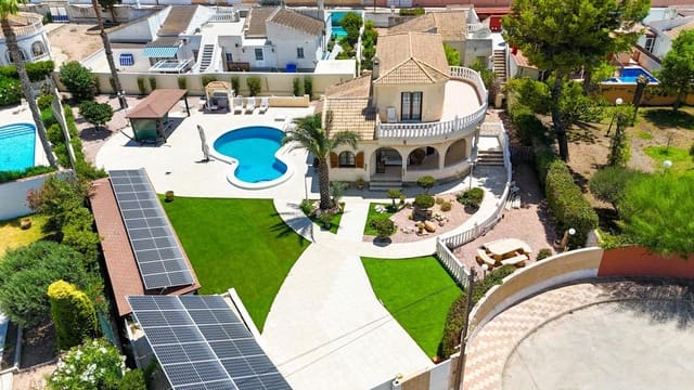 4 Zimmer Villa zu verkaufen in El Molino, Torrevieja mit Pool - 590.000 € (Ref: 9155918)