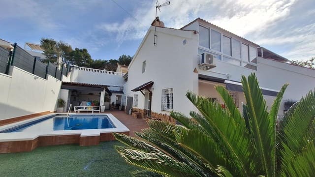 Chalet de 4 habitaciones en El Molino, Torrevieja en venta con piscina - 490.000 € (Ref: 9155925)