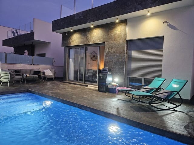 3 bedroom Villa for sale in Dehesa de Campoamor, Orihuela - € 369,950 (Ref: 9155947)