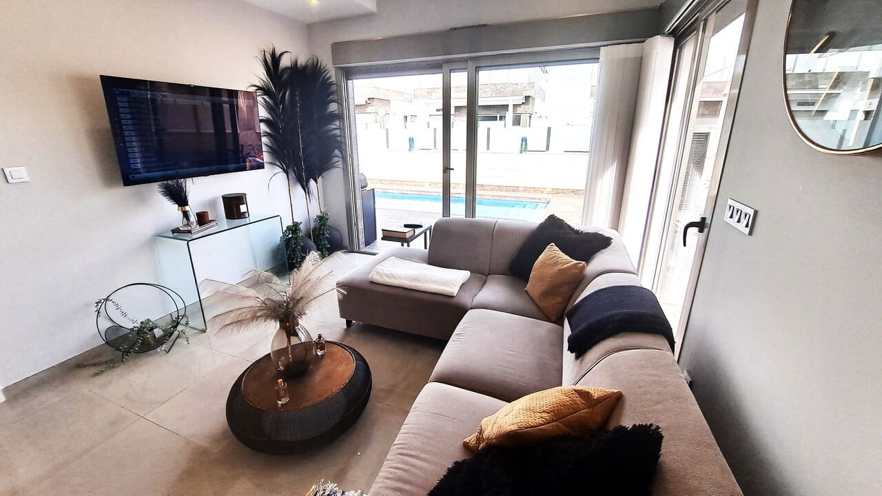 3 bedroom Villa for sale in Orihuela Costa - € 369,950 (Ref: 9155947)