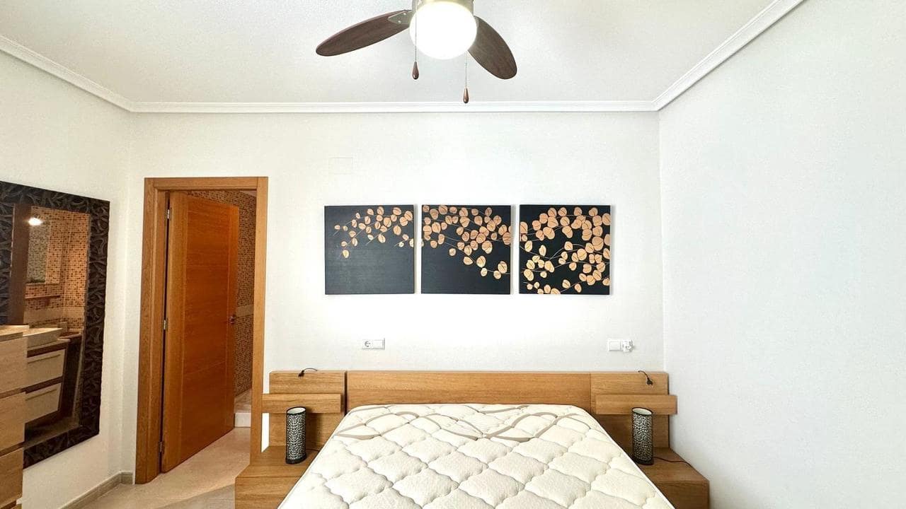 2 soverom Penthouse til salgs i Torrevieja - € 164 900 (Ref: 9155971)