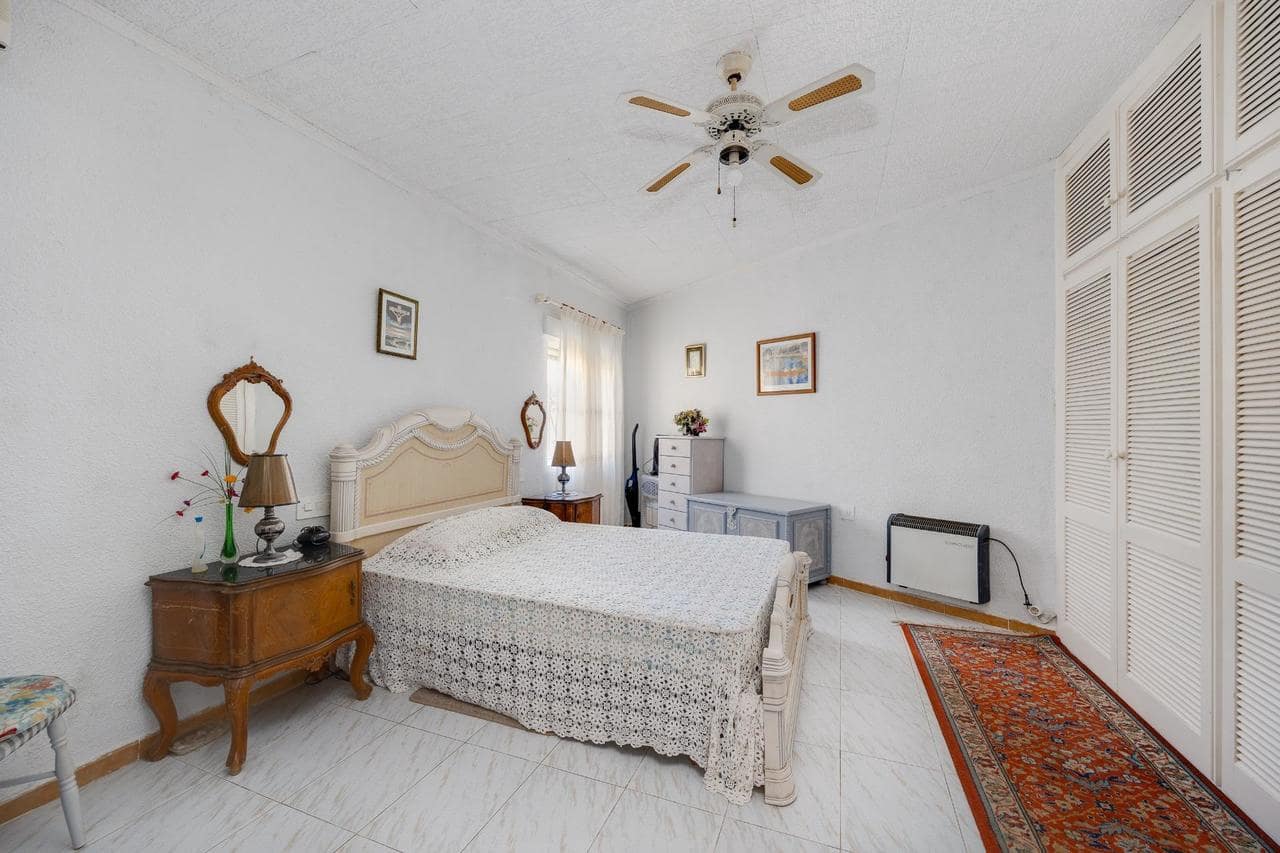 4 soveværelse Villa til salg i Torrevieja - € 290.000 (Ref: 9155972)