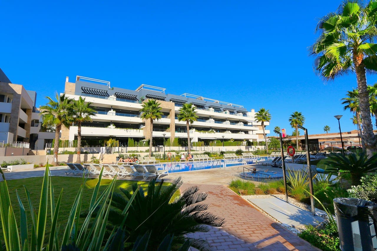 2 slaapkamer Appartement te koop in Playa Flamenca - € 397.000 (Ref: 9155973)