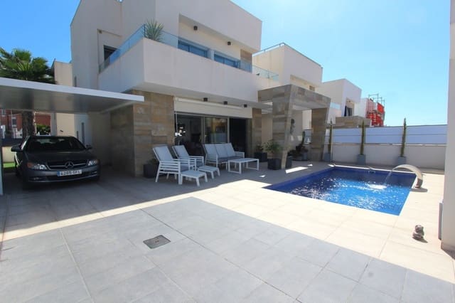3 soveværelse Villa til salg i Villamartin, Orihuela med swimmingpool - € 549.995 (Ref: 9156012)