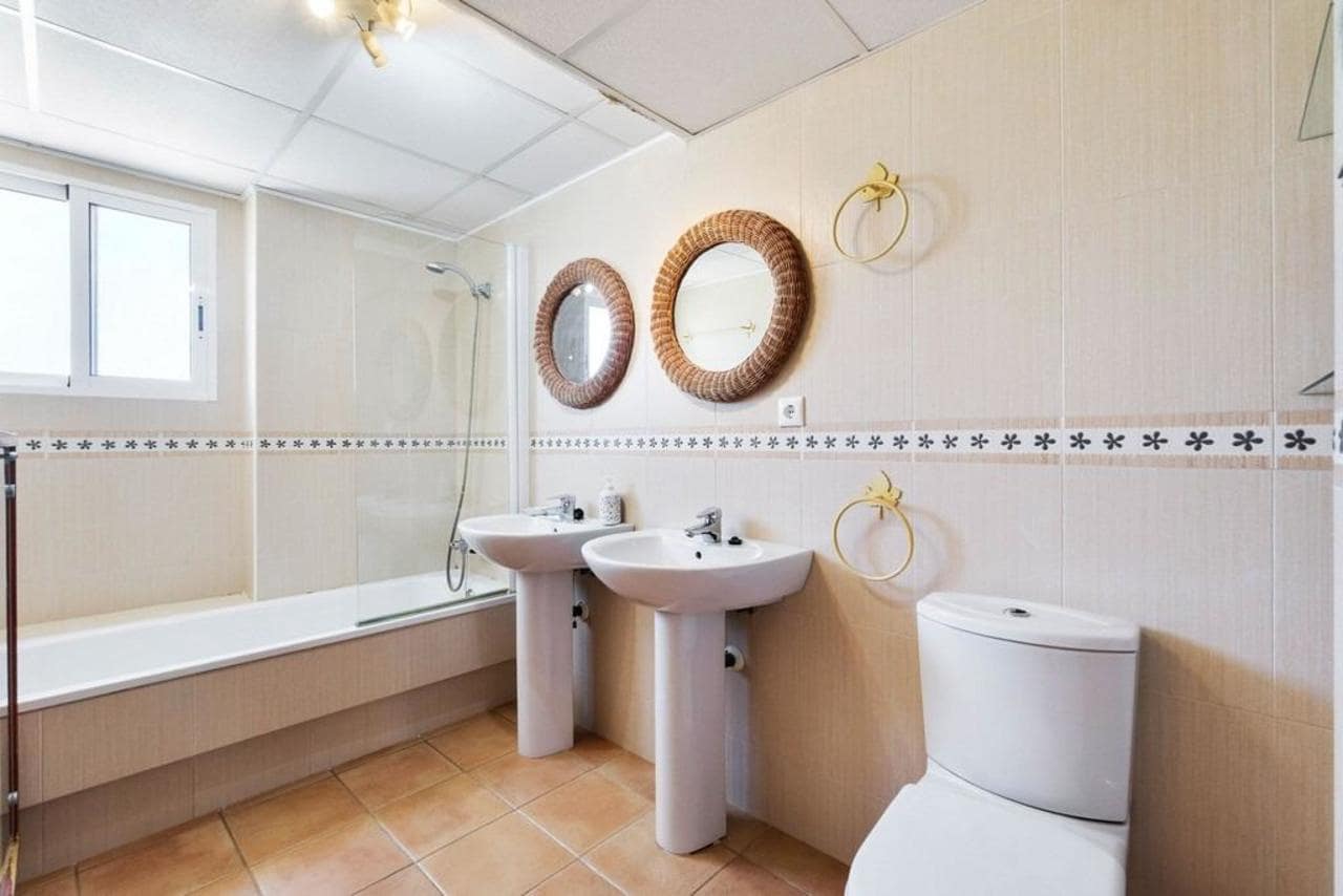 3 bedroom Apartment for sale in Campoamor with pool garage - € 599,000 (Ref: 9166825)