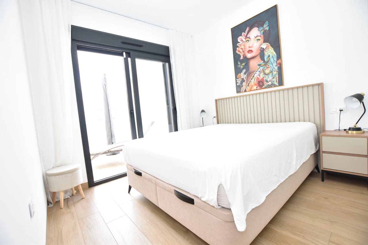 Apartamento de 2 habitaciones en Torrevieja en venta - 299.995 € (Ref: 9171191)