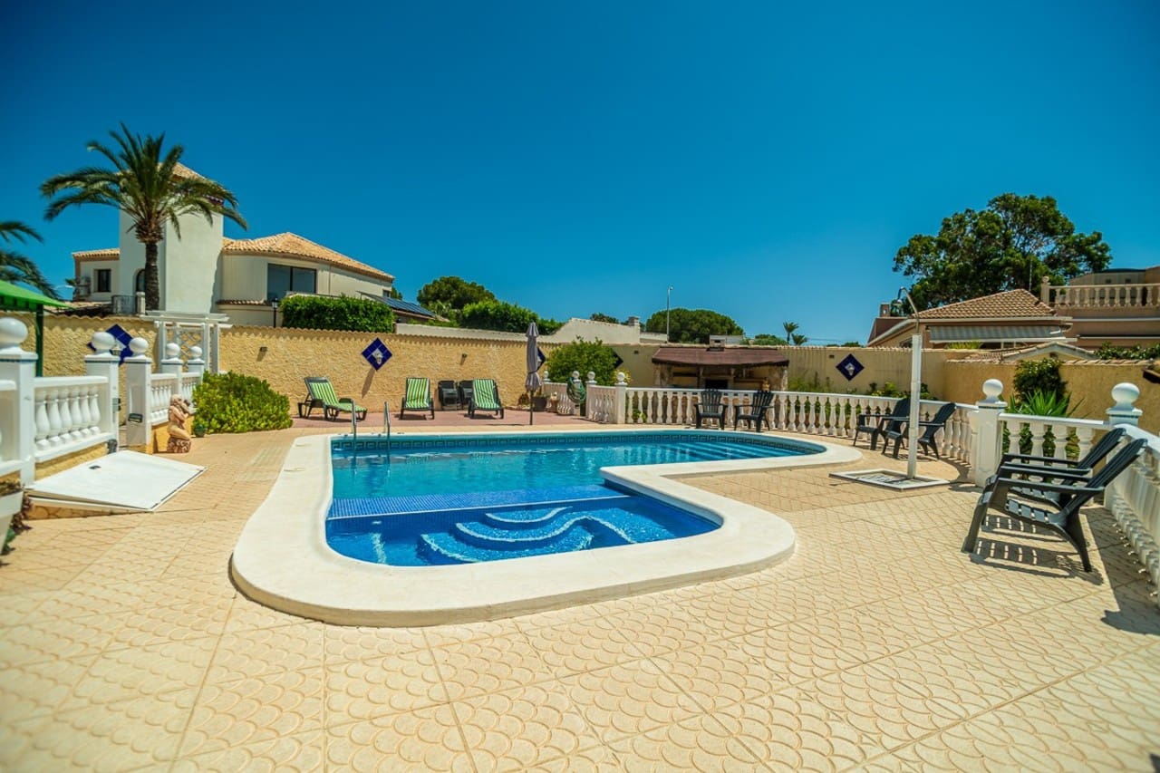 3 bedroom Villa for sale in Torrevieja - € 519,000 (Ref: 9177240)