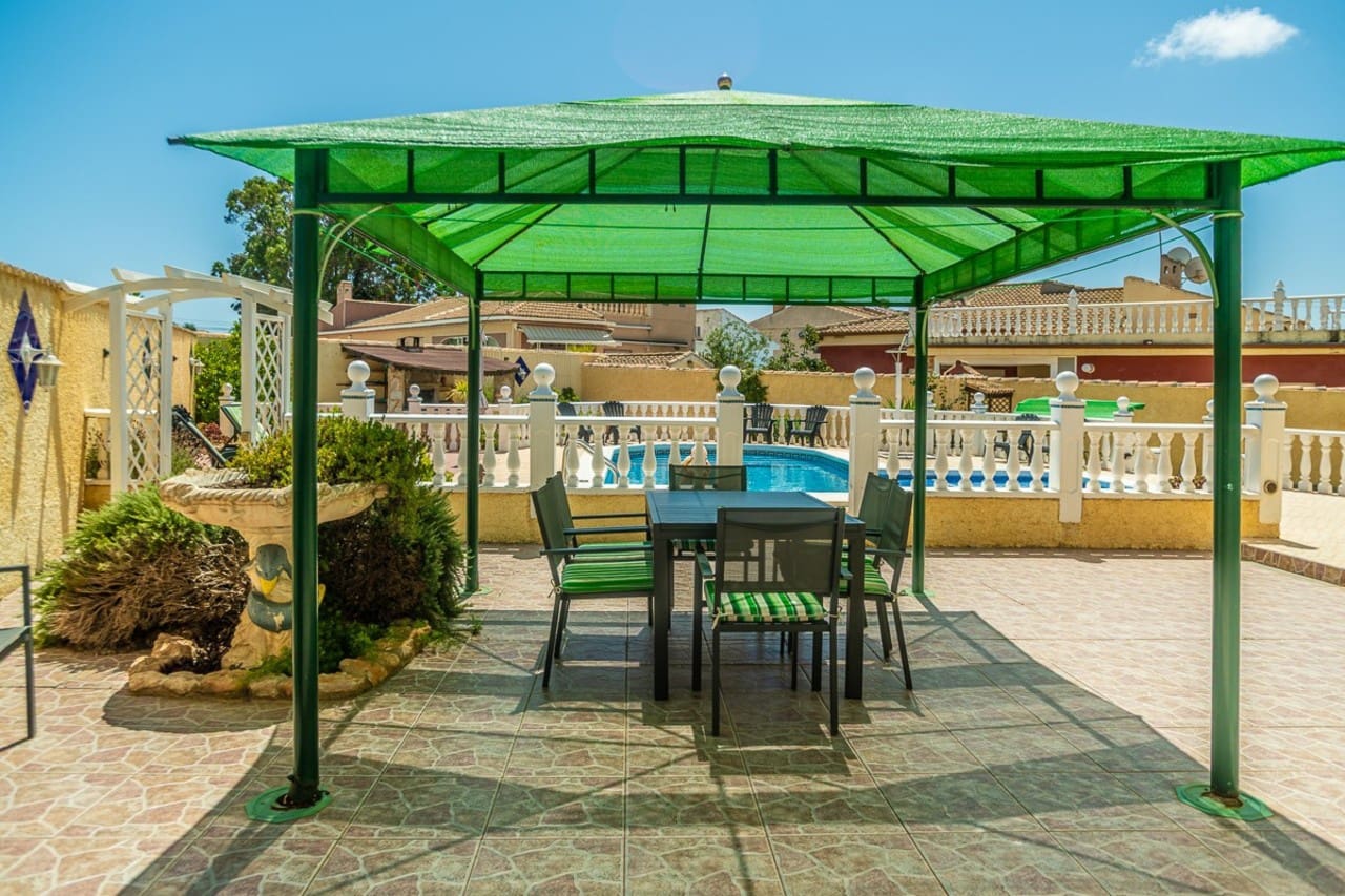 3 bedroom Villa for sale in Torrevieja - € 519,000 (Ref: 9177240)