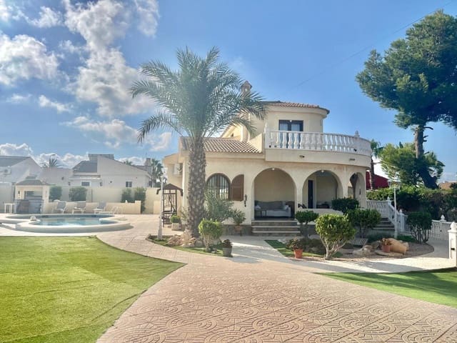 4 bedroom Villa for sale in El Molino, Torrevieja - € 590,000 (Ref: 9177673)