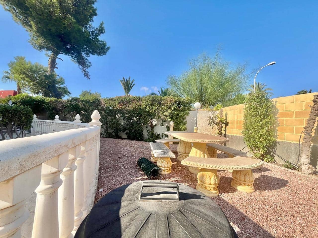 4 bedroom Villa for sale in Torrevieja - € 590,000 (Ref: 9177673)