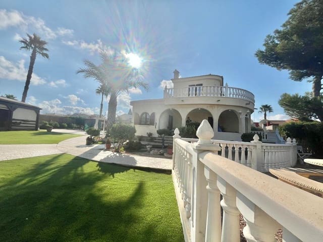 4 bedroom Villa for sale in El Molino, Torrevieja - € 590,000 (Ref: 9177673)