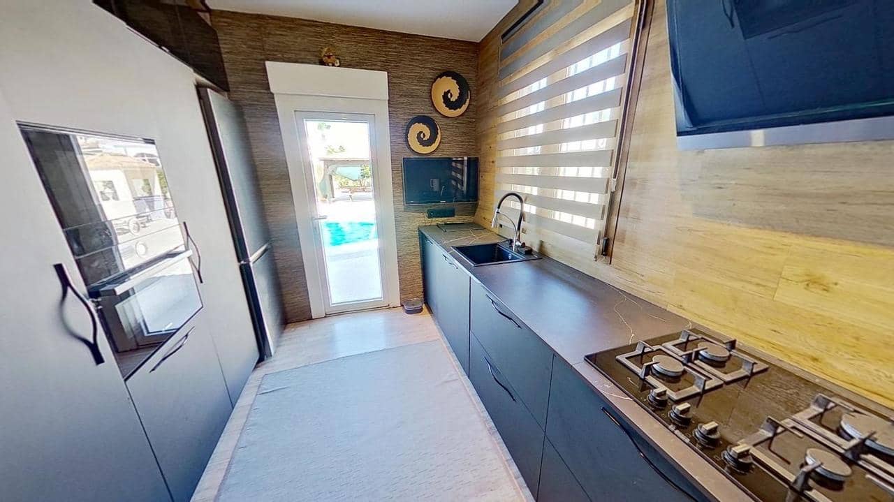 4 bedroom Villa for sale in Torrevieja - € 590,000 (Ref: 9177673)