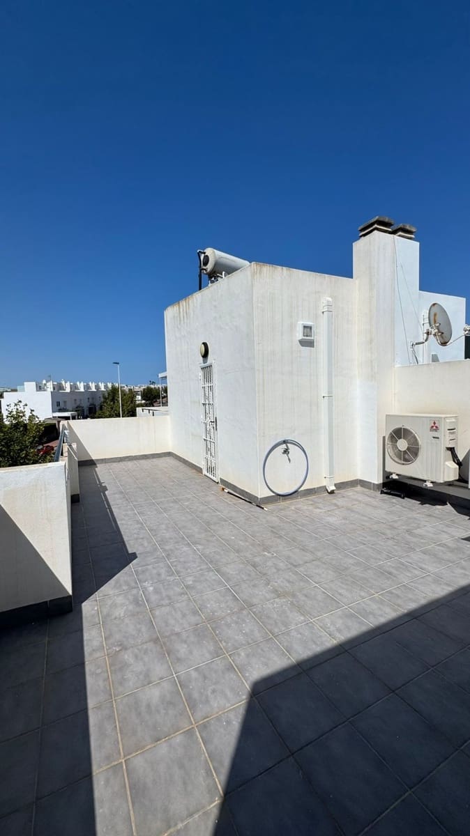 2 bedroom Villa for sale in Torrevieja - € 240,000 (Ref: 9186701)