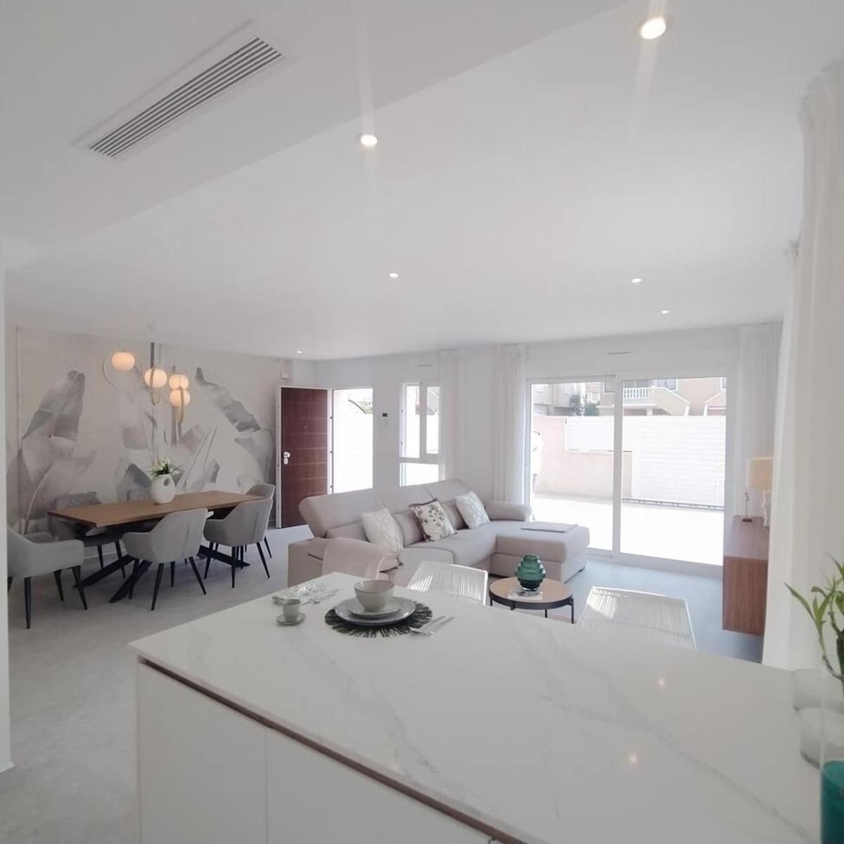 3 makuuhuone Huoneisto myytävänä paikassa Torrevieja mukana uima-altaan - 349 900 € (Ref: 9192111)