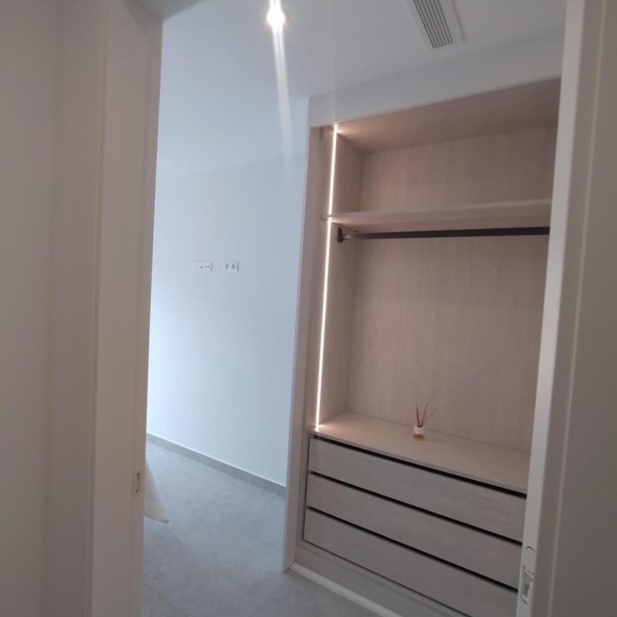 3 makuuhuone Huoneisto myytävänä paikassa Torrevieja mukana uima-altaan - 349 900 € (Ref: 9192111)