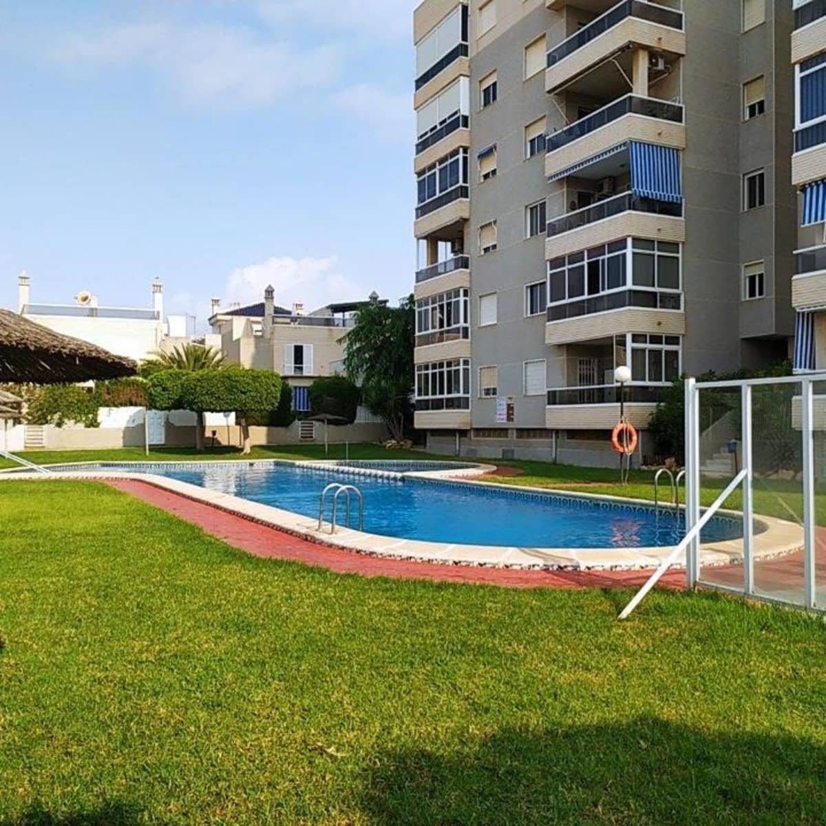 3 makuuhuone Huoneisto myytävänä paikassa Torrevieja mukana uima-altaan - 349 900 € (Ref: 9192111)