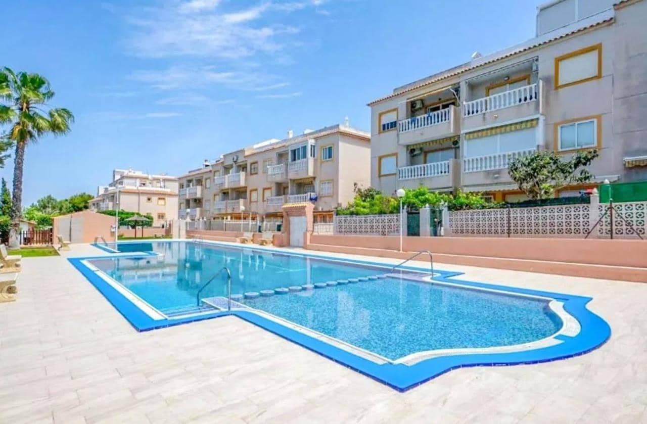 2 makuuhuone Kattohuoneisto myytävänä paikassa Torrevieja - 139 900 € (Ref: 9192116)