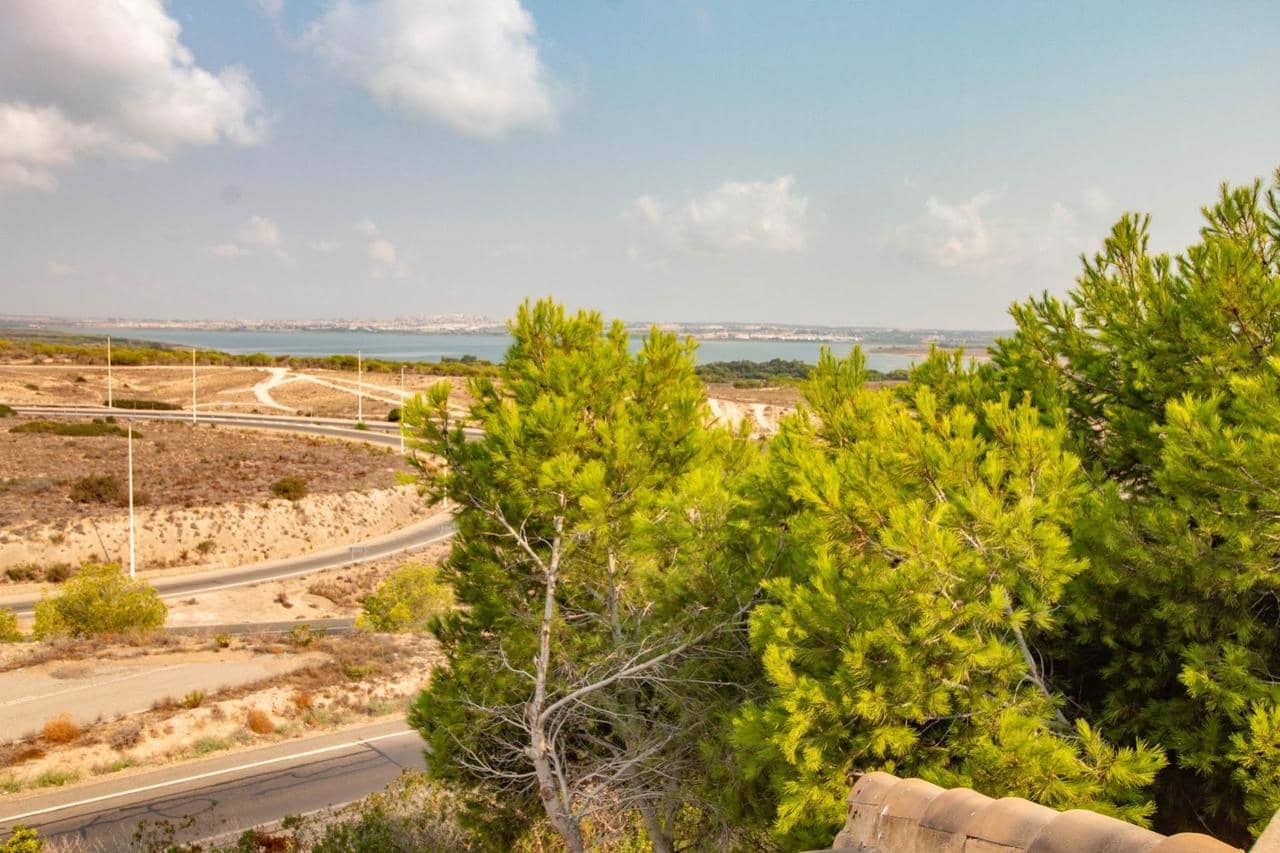 2 makuuhuone Kattohuoneisto myytävänä paikassa Torrevieja - 139 900 € (Ref: 9192116)