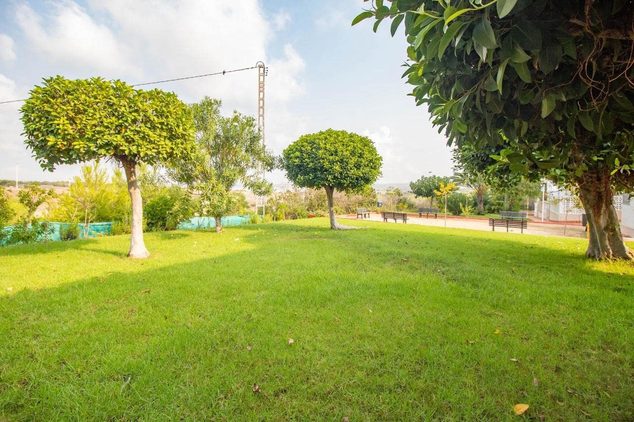 2 makuuhuone Kattohuoneisto myytävänä paikassa Torrevieja - 139 900 € (Ref: 9192116)