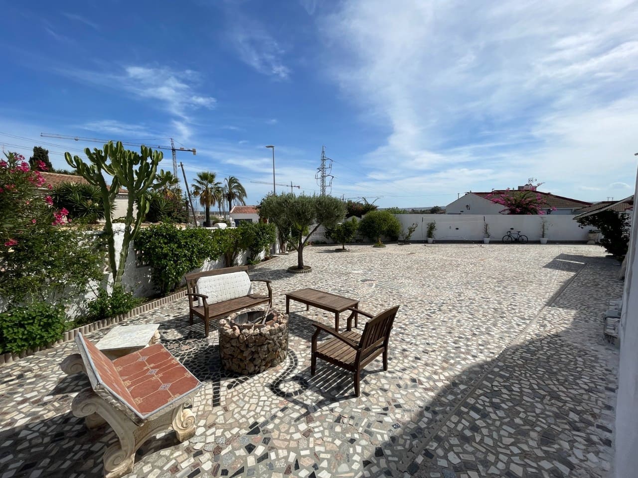 6 bedroom Villa for sale in Ciudad Quesada - € 465,000 (Ref: 9206319)