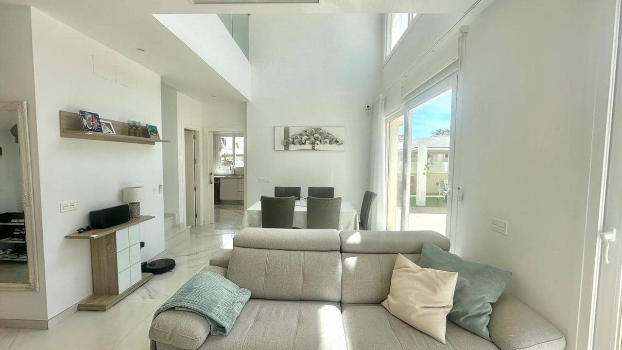 3 soveværelse Villa til salg i Torrevieja med swimmingpool - € 749.000 (Ref: 9208170)