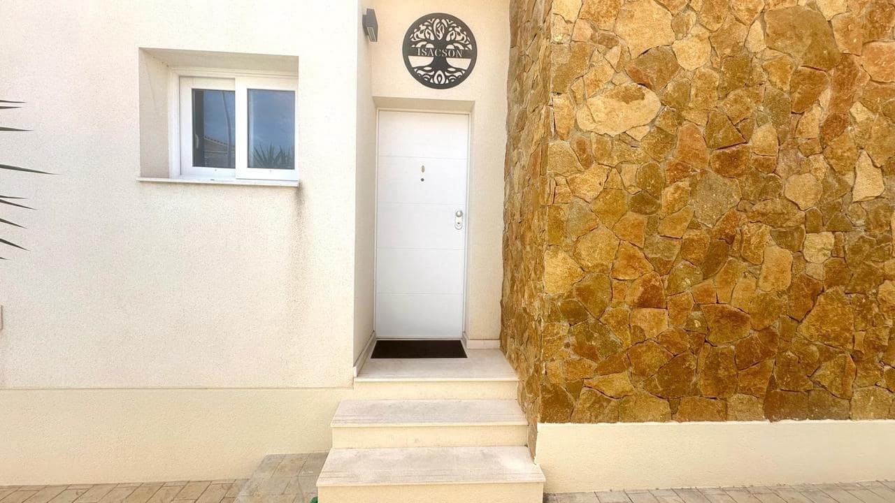 3 soveværelse Villa til salg i Torrevieja med swimmingpool - € 749.000 (Ref: 9208170)