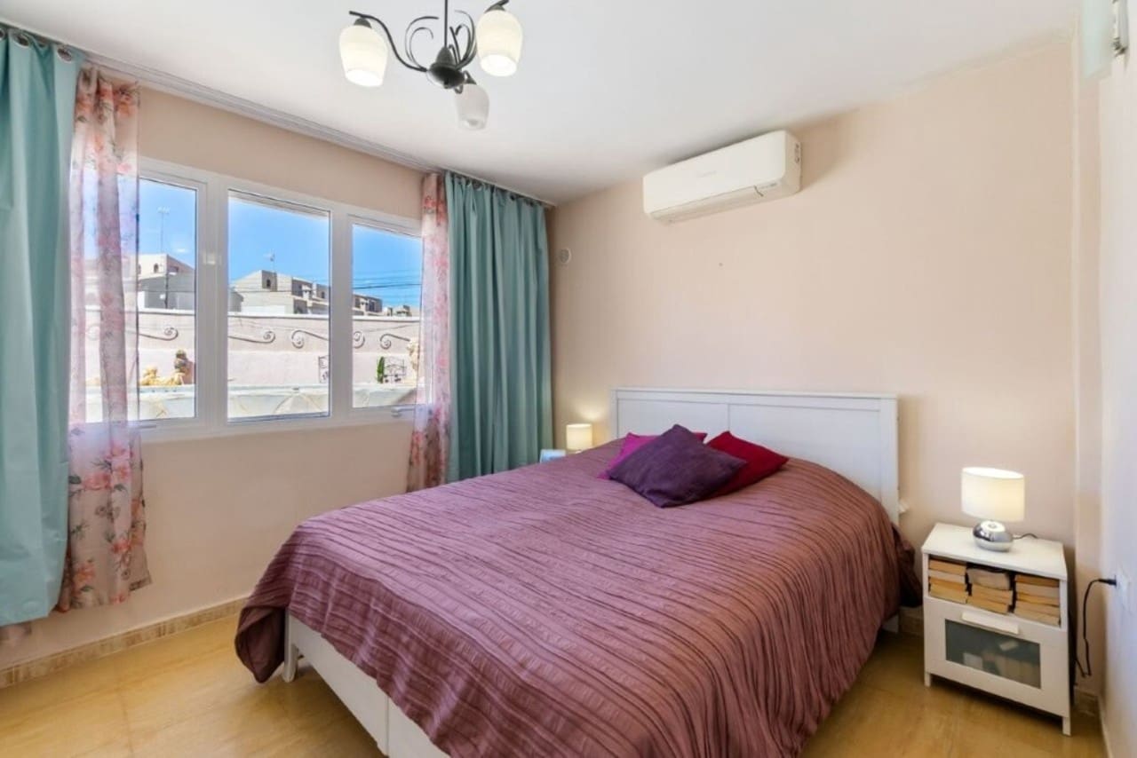 5 sypialnia Dom na sprzedaż w Torrevieja z basenem - 399 000 € (Ref: 9217310)