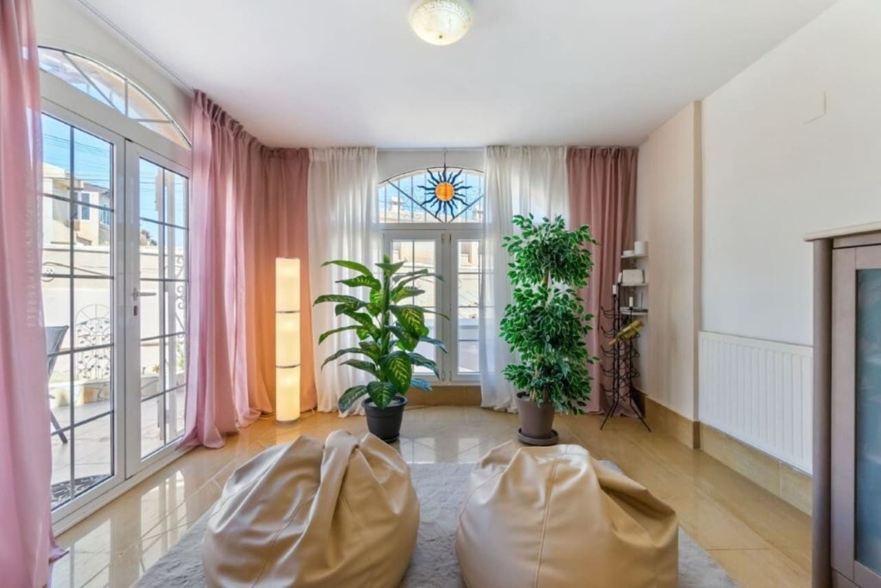 5 sypialnia Dom na sprzedaż w Torrevieja z basenem - 399 000 € (Ref: 9217310)