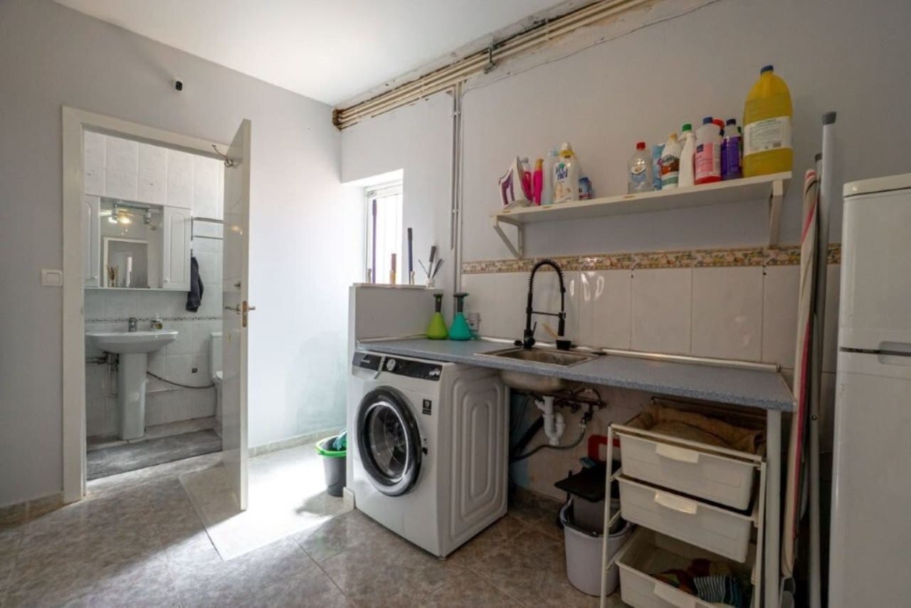 5 sypialnia Dom na sprzedaż w Torrevieja z basenem - 399 000 € (Ref: 9217310)