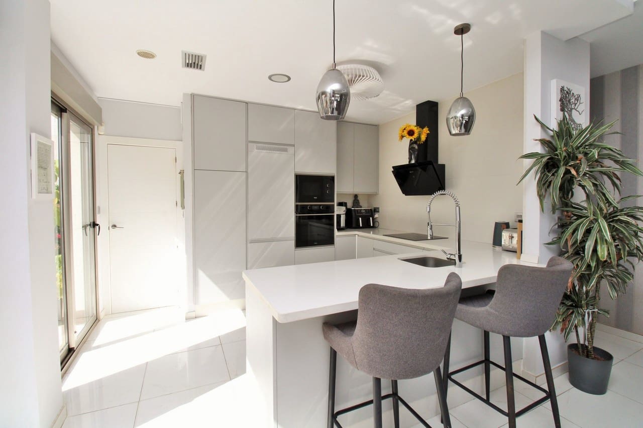 4 bedroom Villa for sale in Villamartin with pool - € 477,000 (Ref: 9219780)