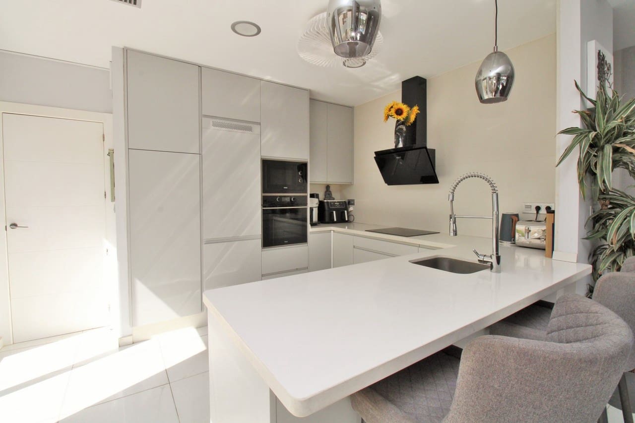 4 bedroom Villa for sale in Villamartin with pool - € 477,000 (Ref: 9219780)