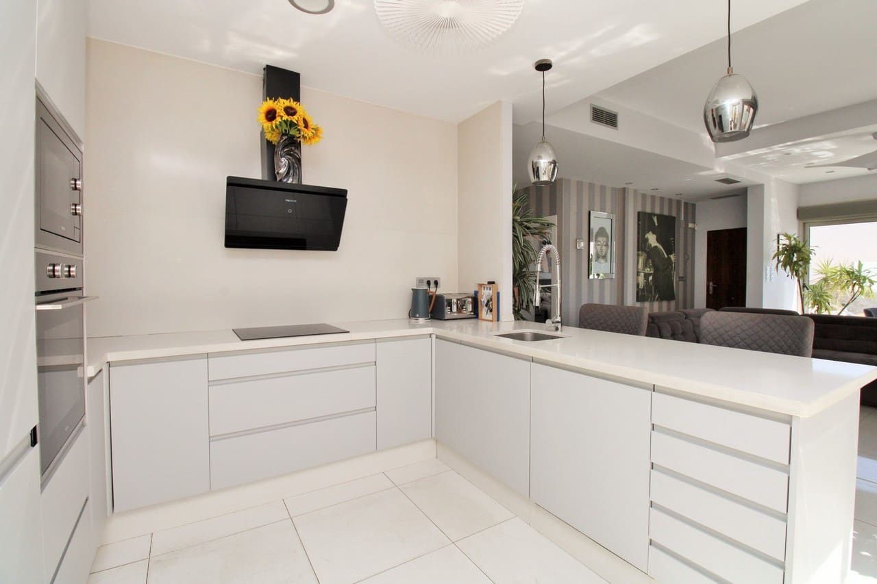 4 bedroom Villa for sale in Villamartin with pool - € 477,000 (Ref: 9219780)