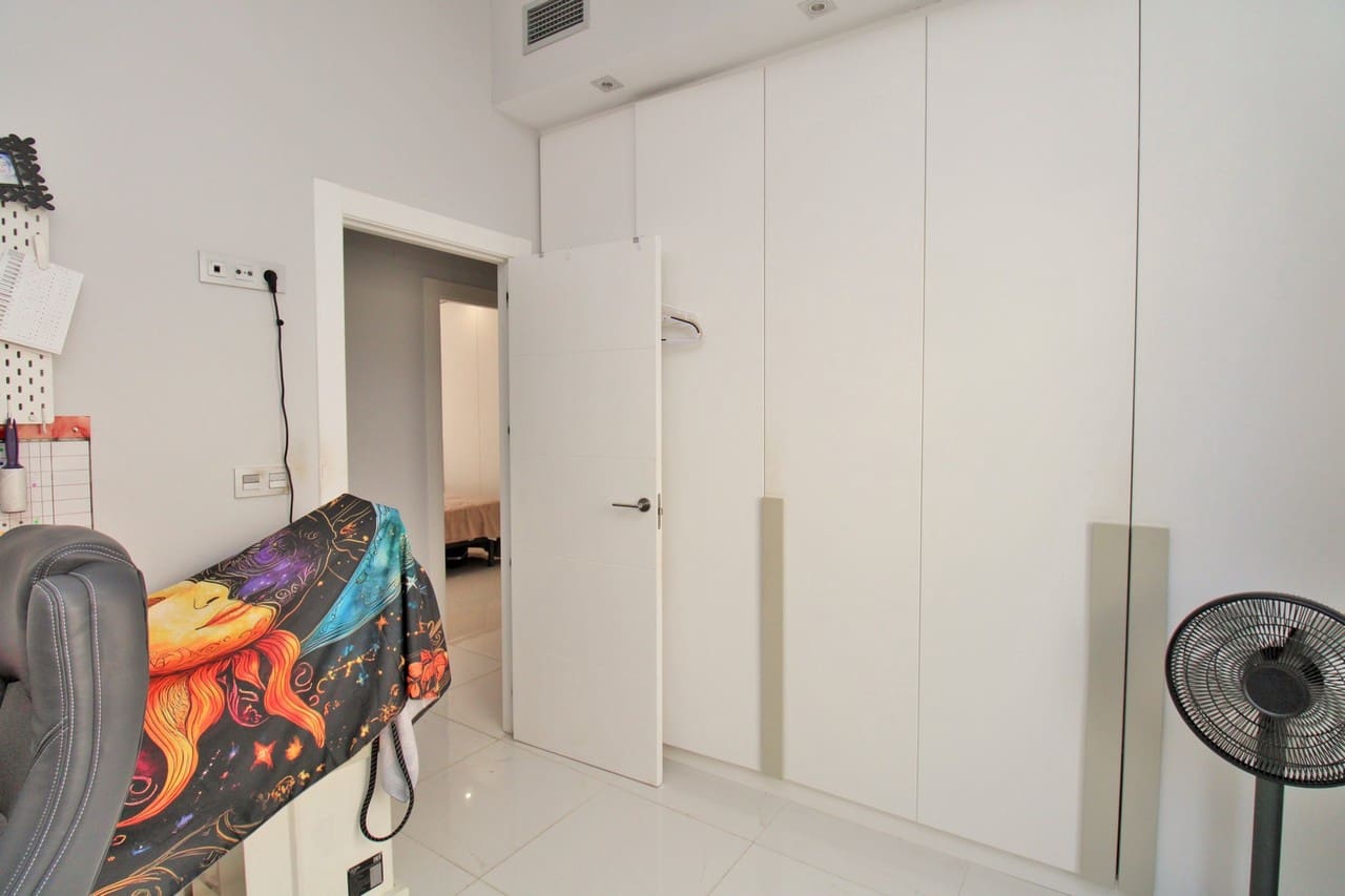 4 bedroom Villa for sale in Villamartin with pool - € 477,000 (Ref: 9219780)