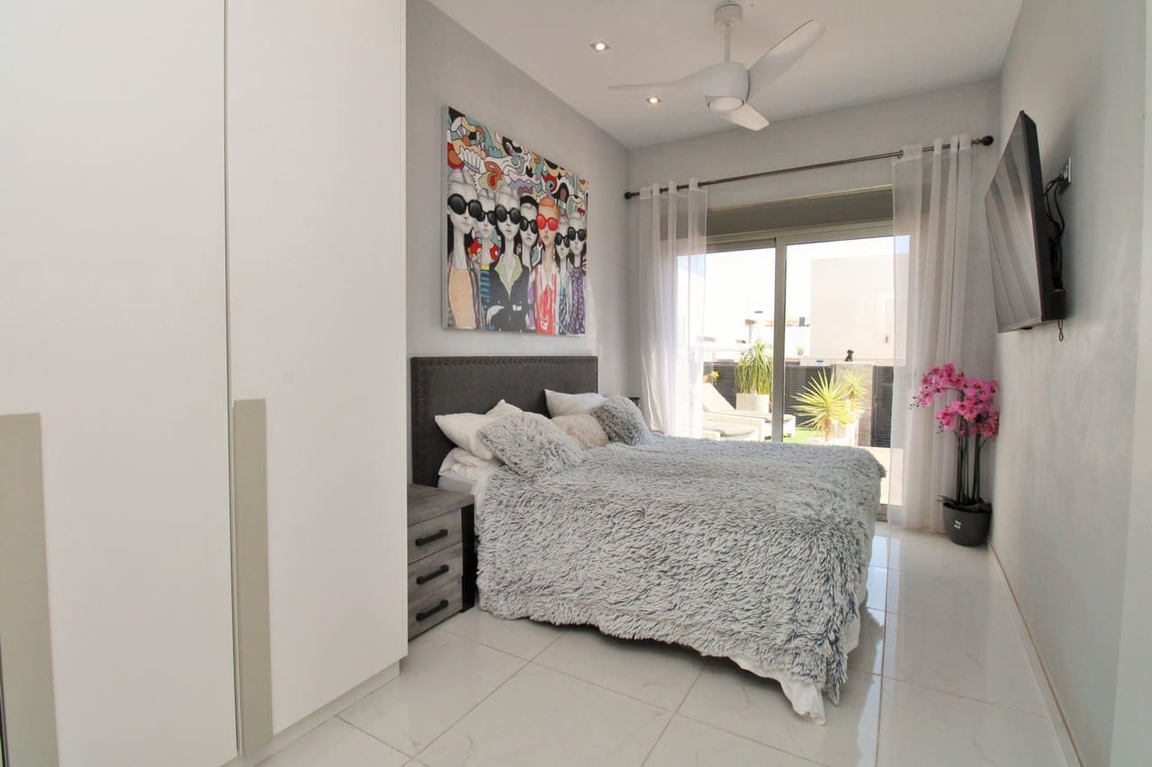 4 bedroom Villa for sale in Villamartin with pool - € 477,000 (Ref: 9219780)