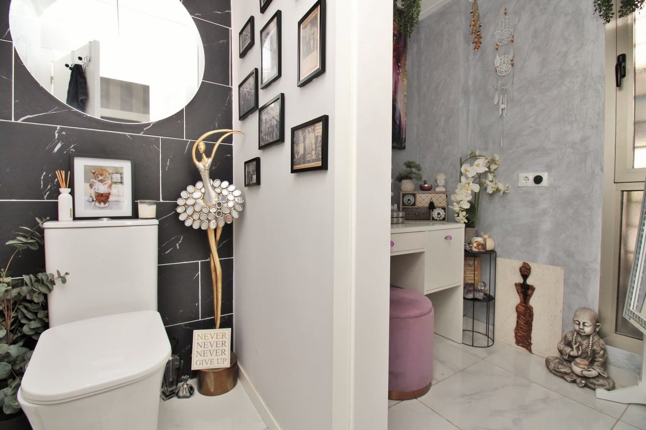 4 bedroom Villa for sale in Villamartin with pool - € 477,000 (Ref: 9219780)